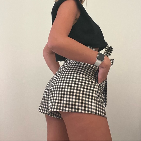 Zara shorts size 2/4 barely worn - Picture 4 of 4